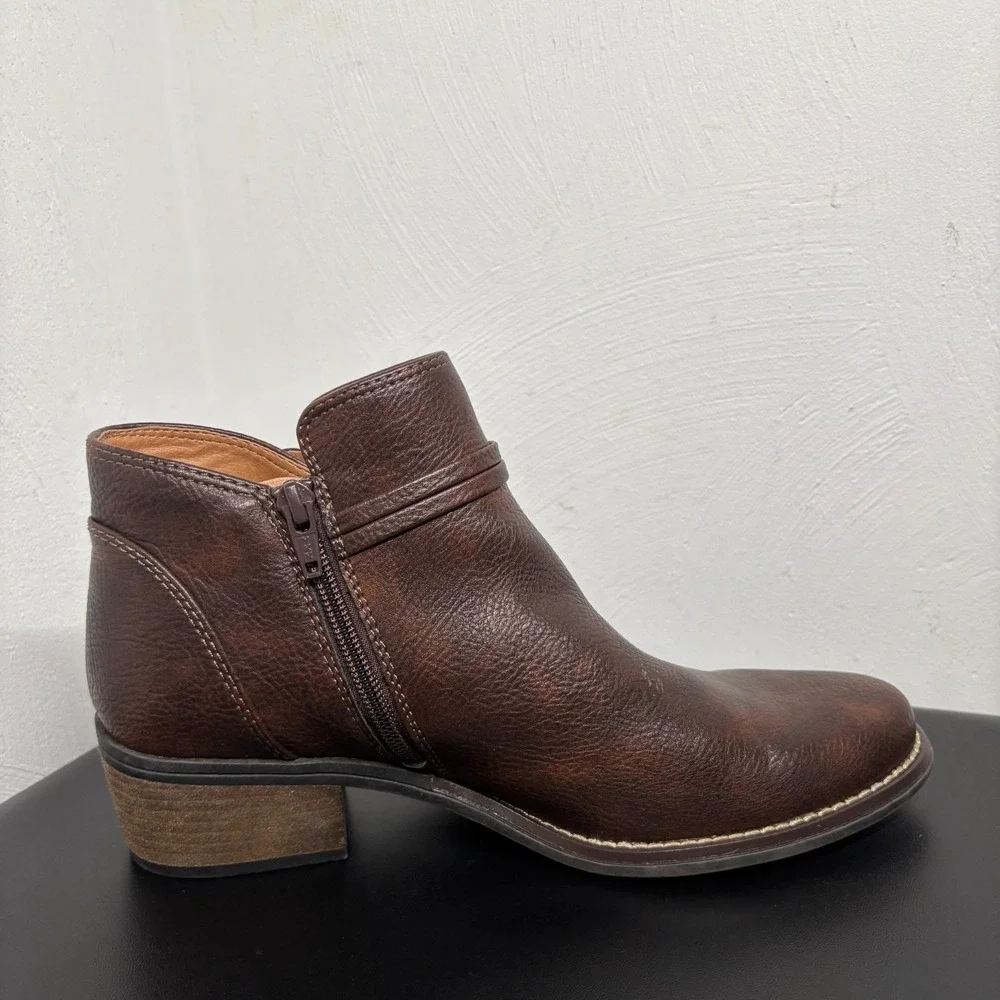 White Mountain Brown Ankle Boot Slip On Side Zip Adult Women's Size 8M Casual - Picture 11 of 11